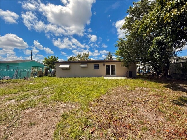Building Photo - 6725 SW 27th Ct