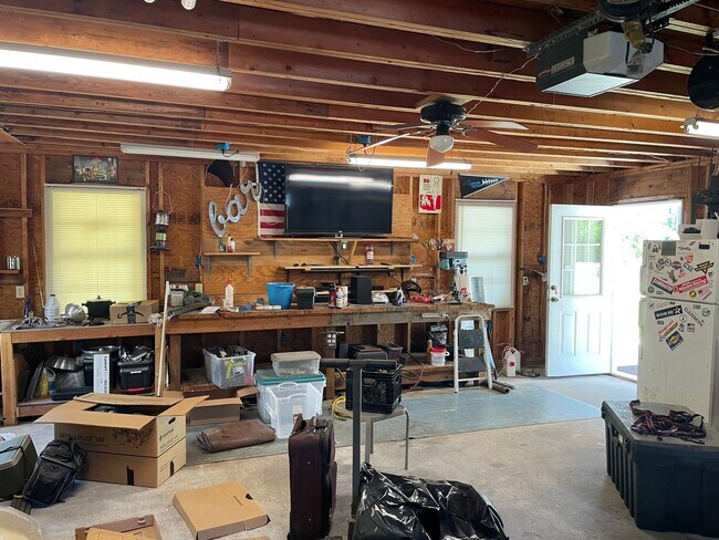 Building Photo - 3 Bedroom 2 Bath house in Boiling Springs with Workshop/Garage