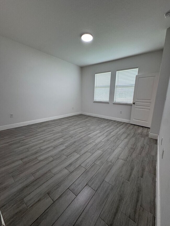 Building Photo - 2980 Scarlett Dr