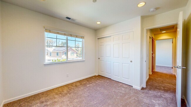 Building Photo - Rincon Valley FIVE Bedroom Three Bathroom Single Family Home!
