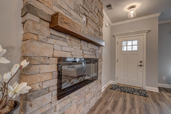 Building Photo - 124 White Pine Ct