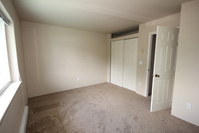 Building Photo - 144 3rd St W