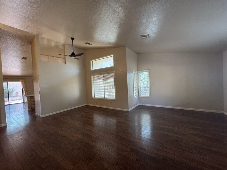 Building Photo - 7692 E Dayview Cir