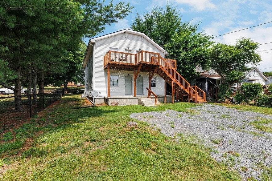 Back of property - 714 Maple Oak Ln