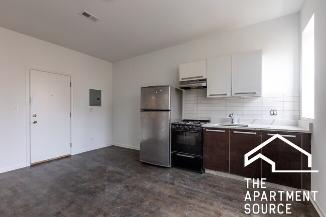 Building Photo - 5054 N Winthrop Ave