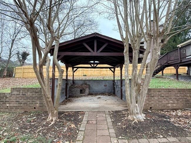 Building Photo - 4 BEDROOM, 3.5 BATHROOM HOME IN BEXHILL!