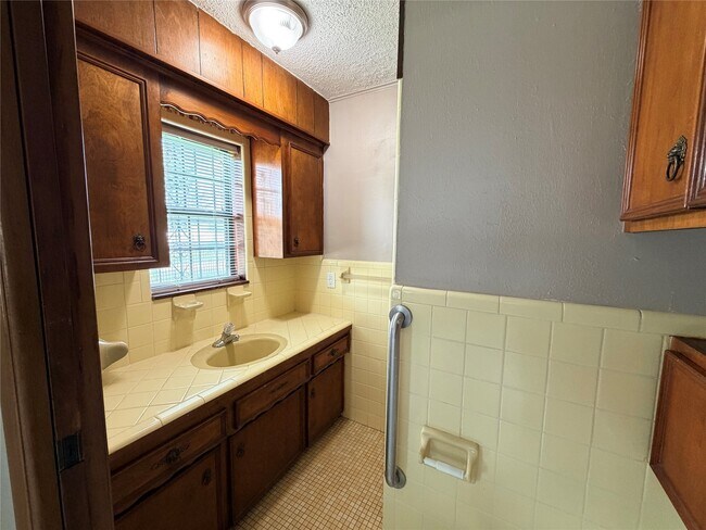 Building Photo - 3402 Cochran St