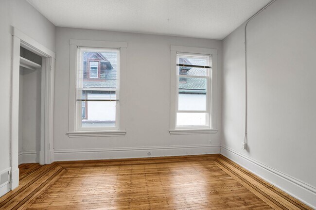 Building Photo - 1316 7th St SE