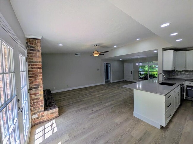 Building Photo - 9705 Marlborough Dr