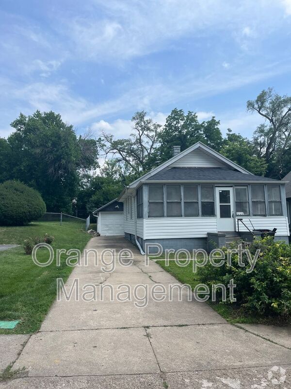Building Photo - 5723 N 33rd Ave