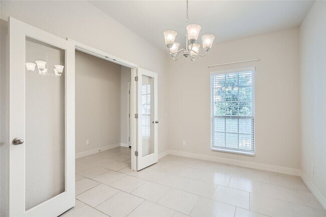 Building Photo - Home in Weston Oaks!