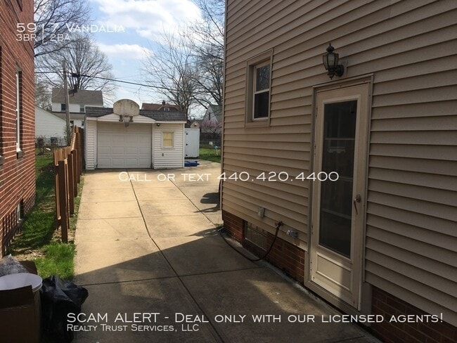 Building Photo - 5917 Vandalia Ave