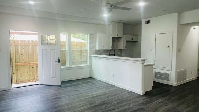 Building Photo - ? Brand-New Unit – 3 Bedrooms, 2.5 Bathrooms ?