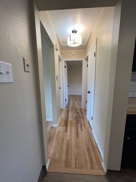 Building Photo - 544 Henry Ave