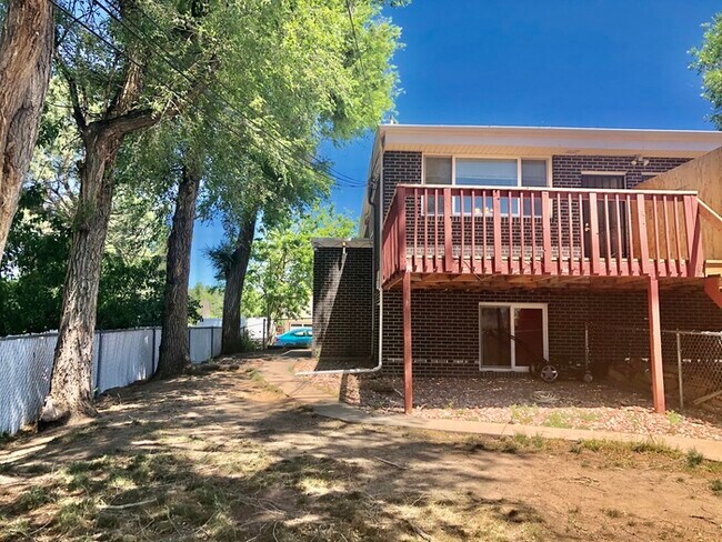 Building Photo - Stunning Duplex in Greeley