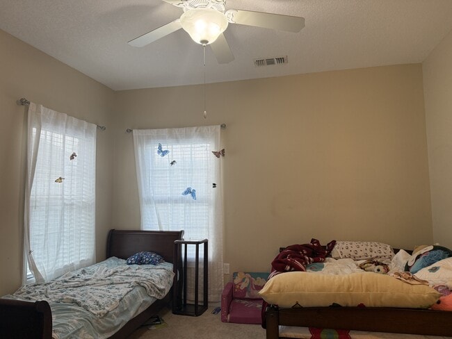 Building Photo - 729 English Oak Dr