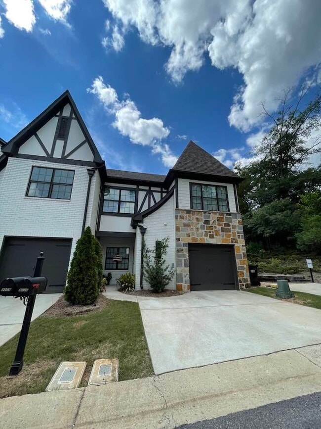 Building Photo - 4005 Lenox Rd