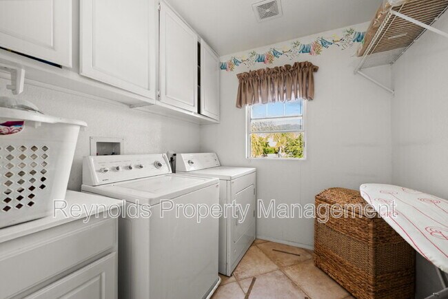 Building Photo - 38276 Pine Creek Pl