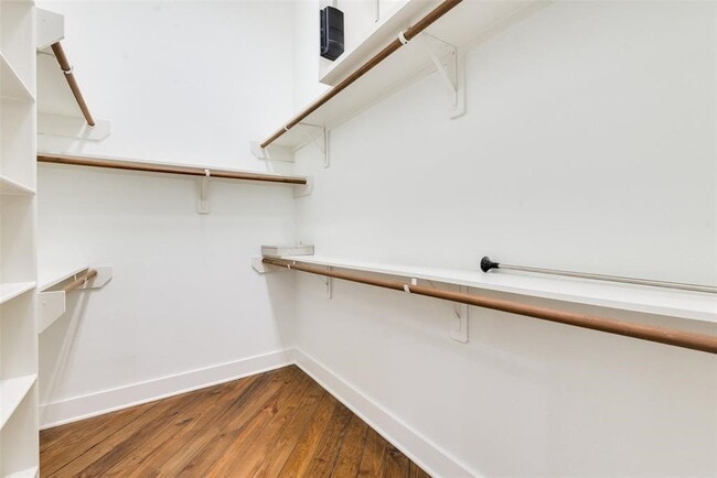 Building Photo - 2002 Blodgett St