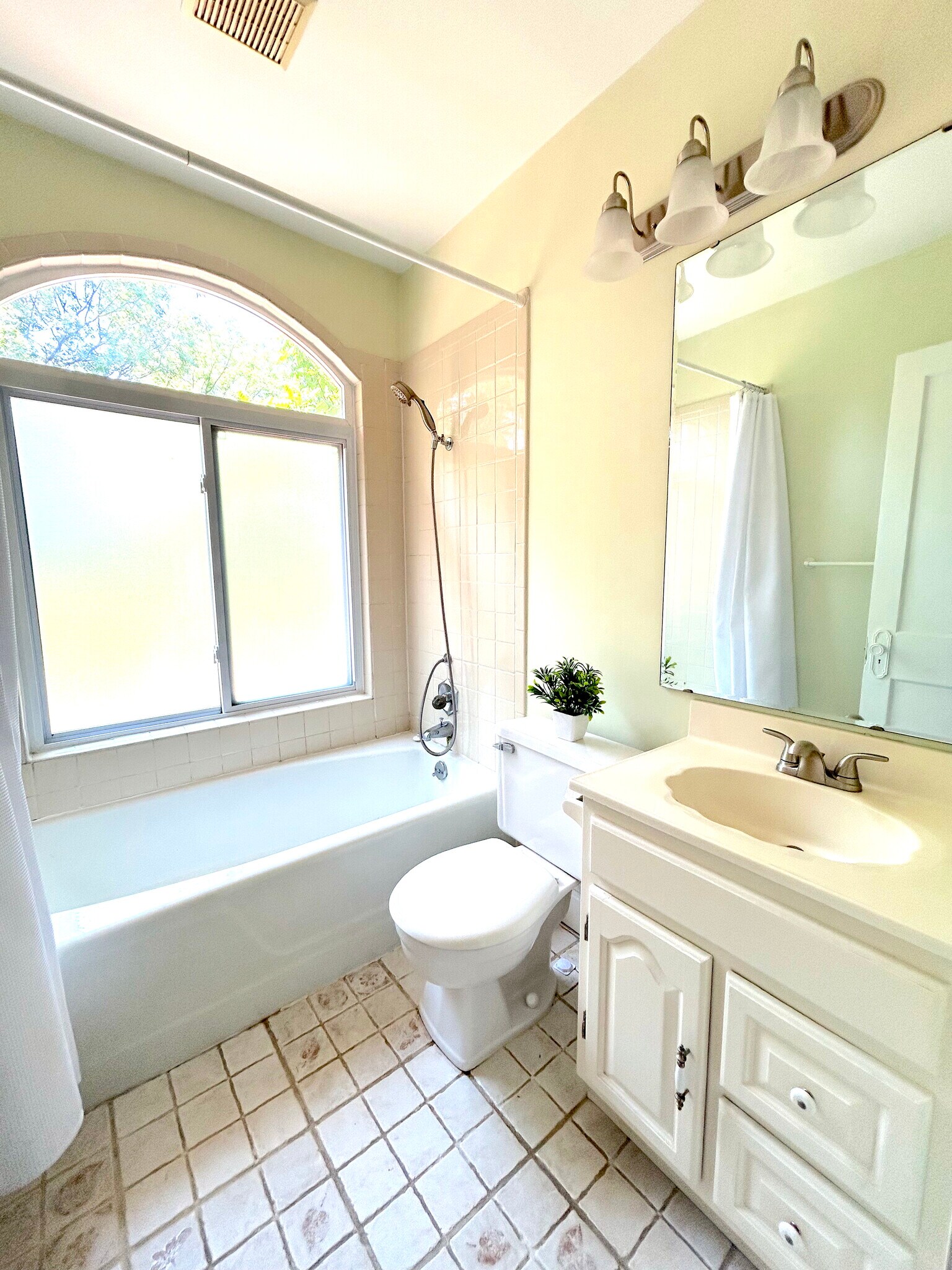 Bathroom #1 - 2903 Maisel Dr