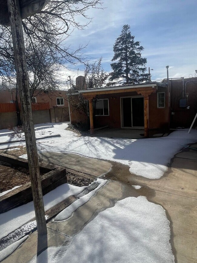 Building Photo - Casa Alegre 2 bedroom, 1 bath on Osage. Ha...