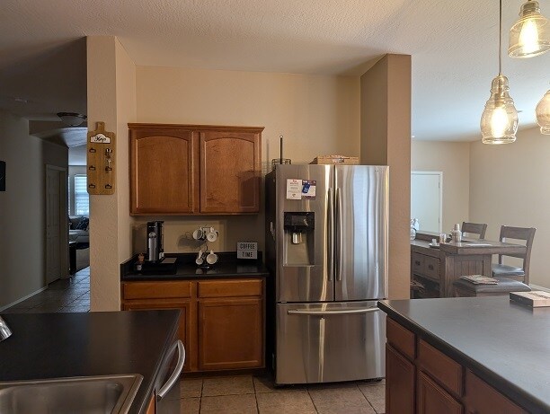 Building Photo - 46057 W Dutchman Dr