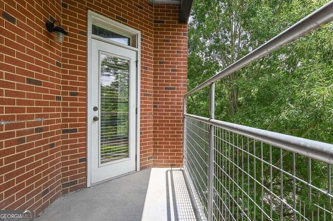 Building Photo - 250 Martha Dr