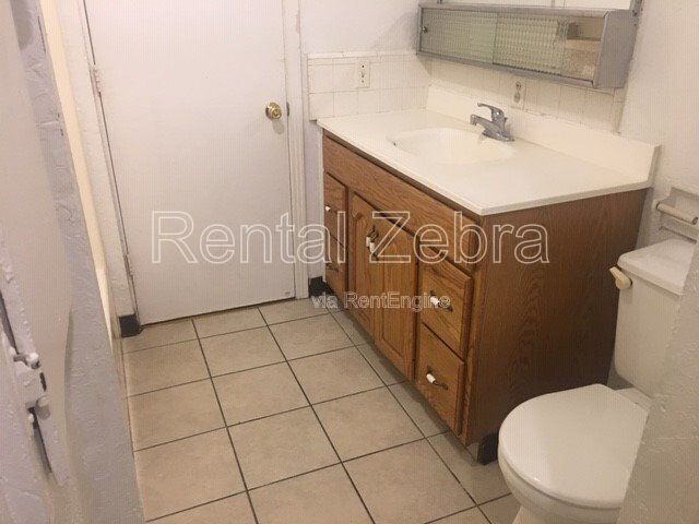 Building Photo - 104 E Donna Dr