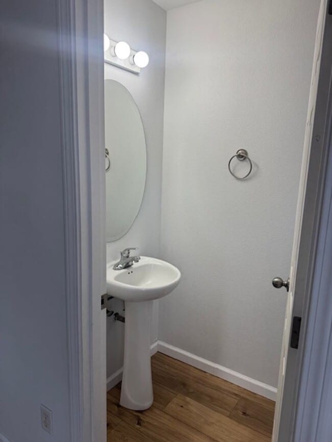 Building Photo - COMING SOON - 3 BEDROOM TOWNHOME W/ GARAGE- FRESH PAINT AND NEW FLOORING