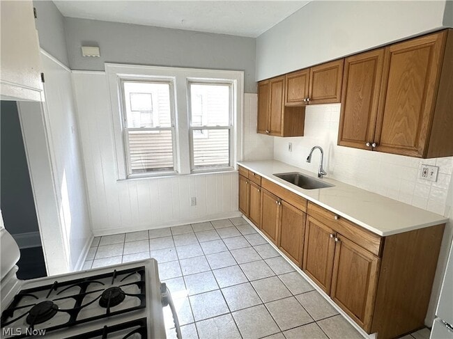 Building Photo - 3342 Desota Ave