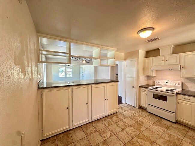 Building Photo - 5222 Avenue O