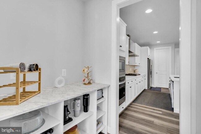 Building Photo - 41919 Spring Air Dr