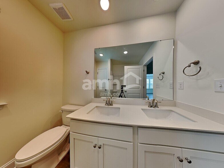 Building Photo - 3511 Lincoln Hts Ln