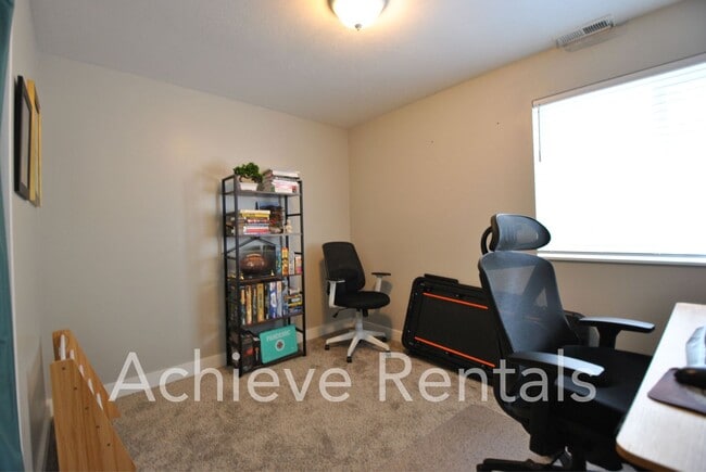 Building Photo - 43 1350 E