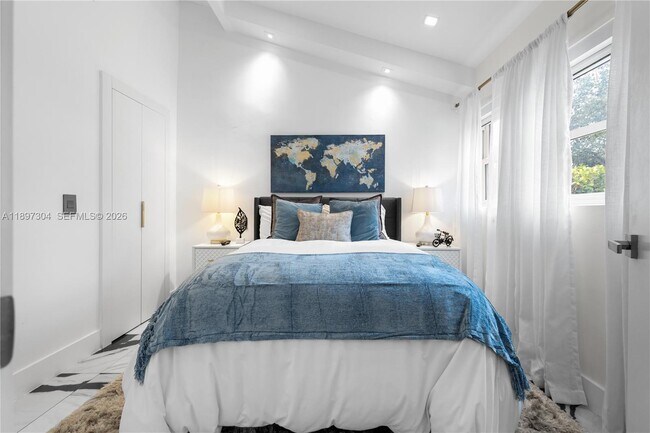 Building Photo - 1544 Michigan Ave