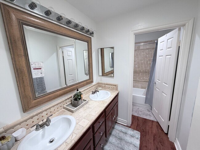 Building Photo - 3258 Meadow Side Pl