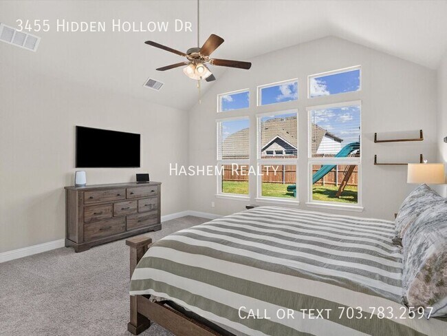 Building Photo - 3455 Hidden Holw Dr