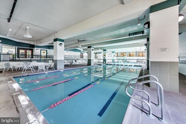 Building Photo - 307 Yoakum Pkwy