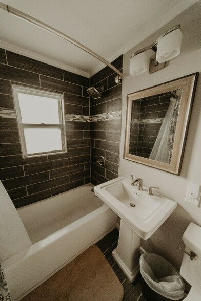 Building Photo - 7636 Conser