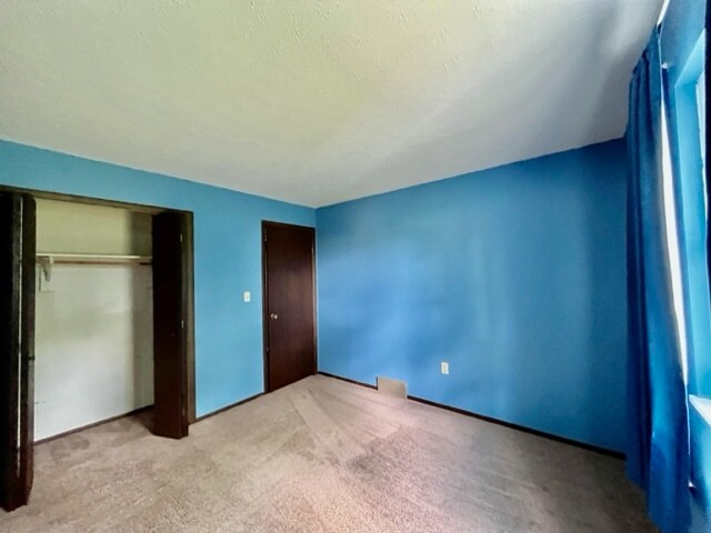 Building Photo - 275 Brad Dr