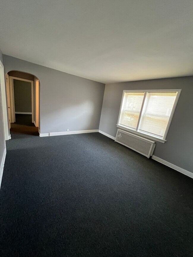 Interior Photo - 4208 S Michigan Ave