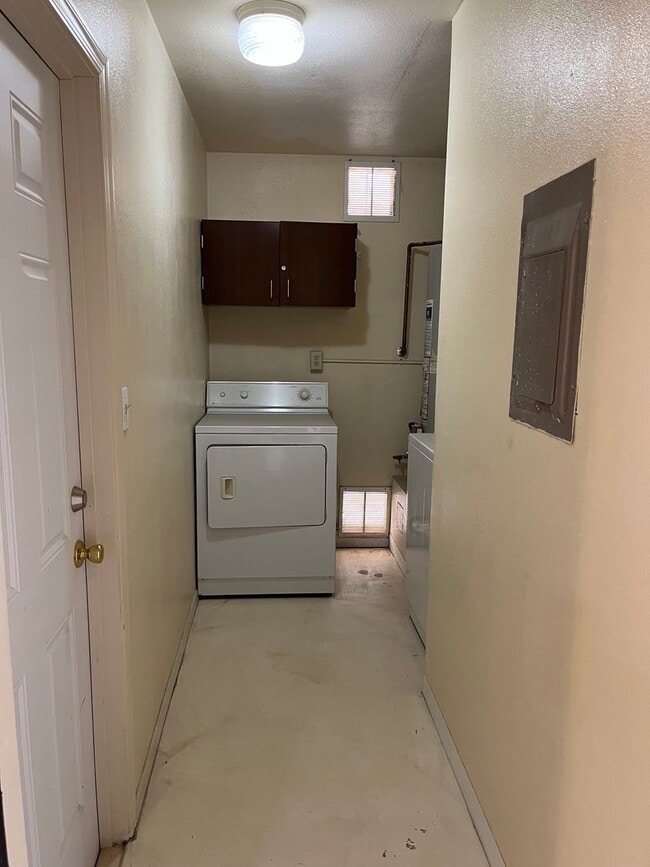 Building Photo - 6068 N Peak Cir