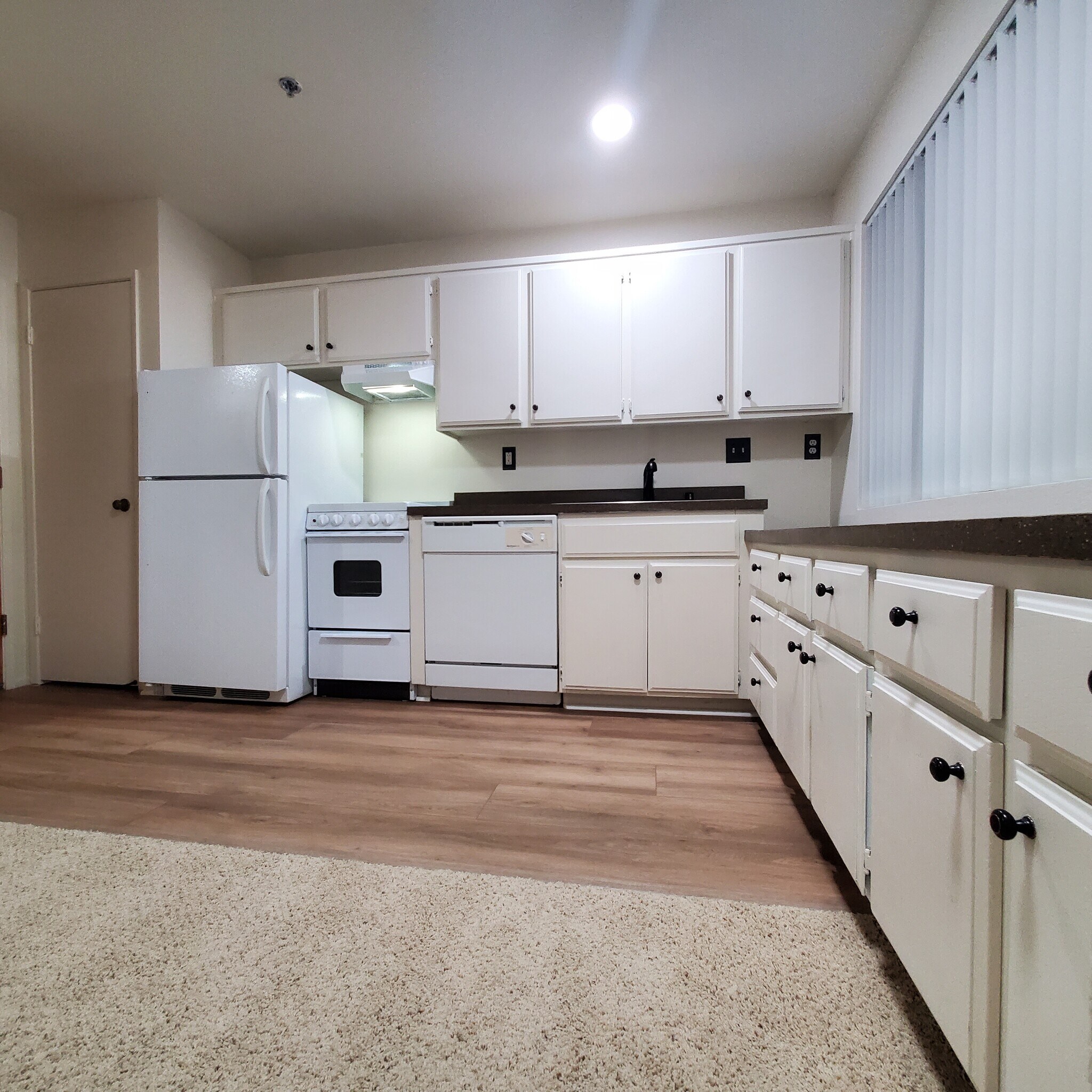 Kitchen - 351 N Ford Ave