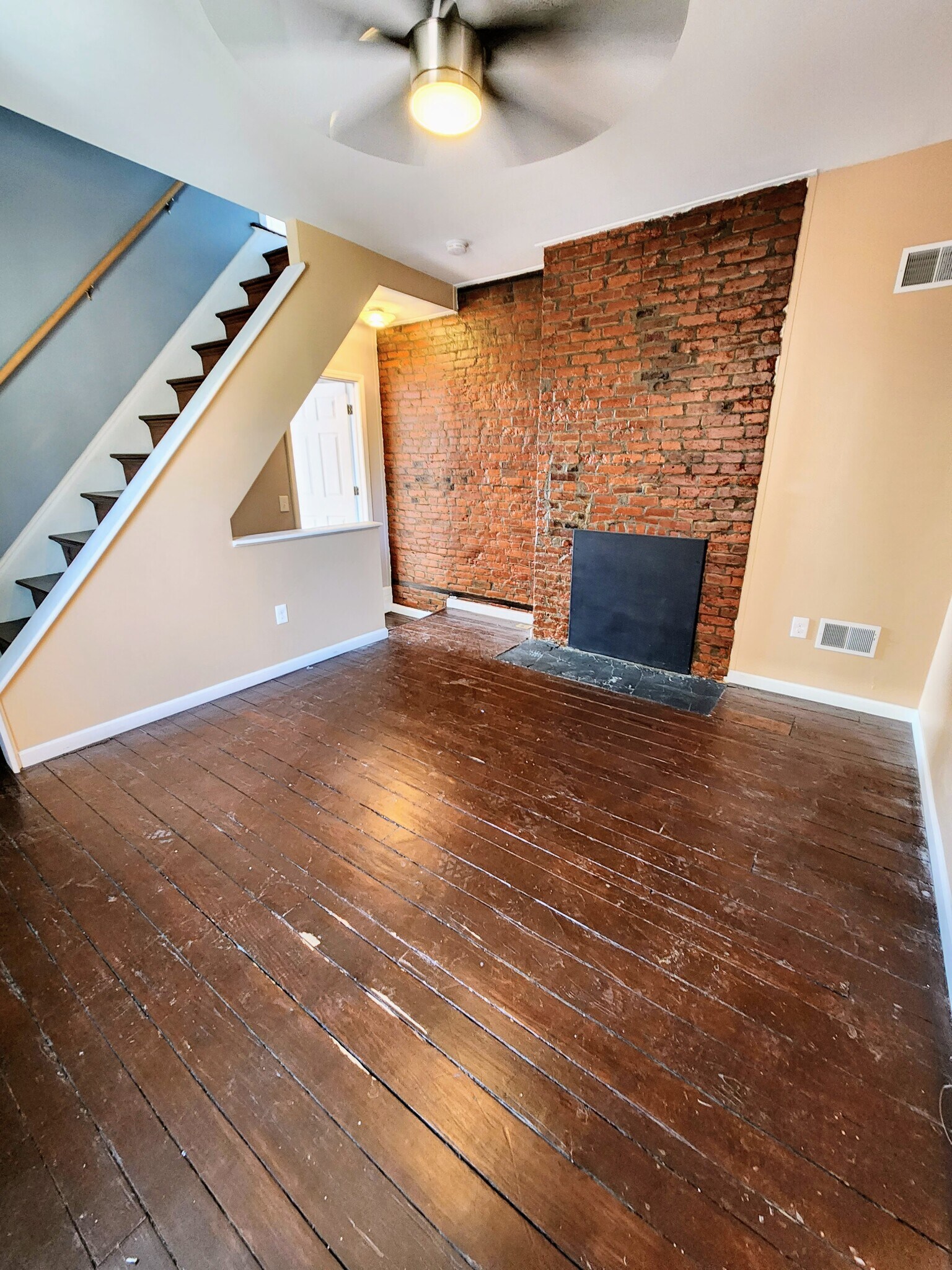 Building Photo - 311 37th St