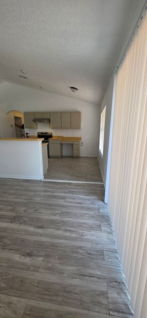 Building Photo - 3 Bedroom, 2 Bath Home with 2-Car Garage – 1,722 Sq Ft