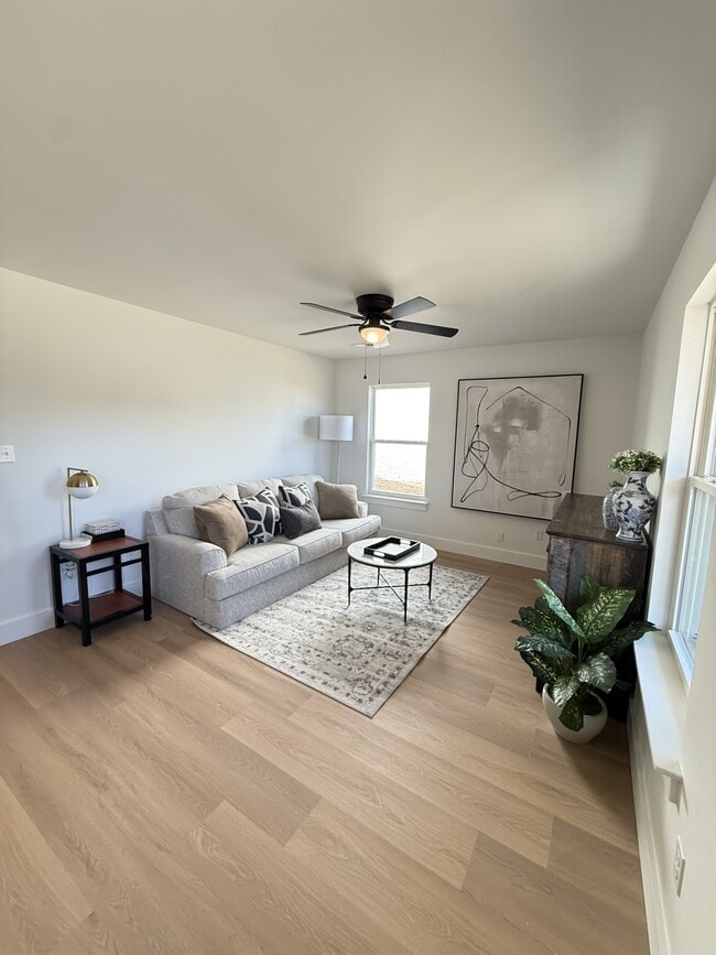 Building Photo - 1172 W Cato Springs Rd