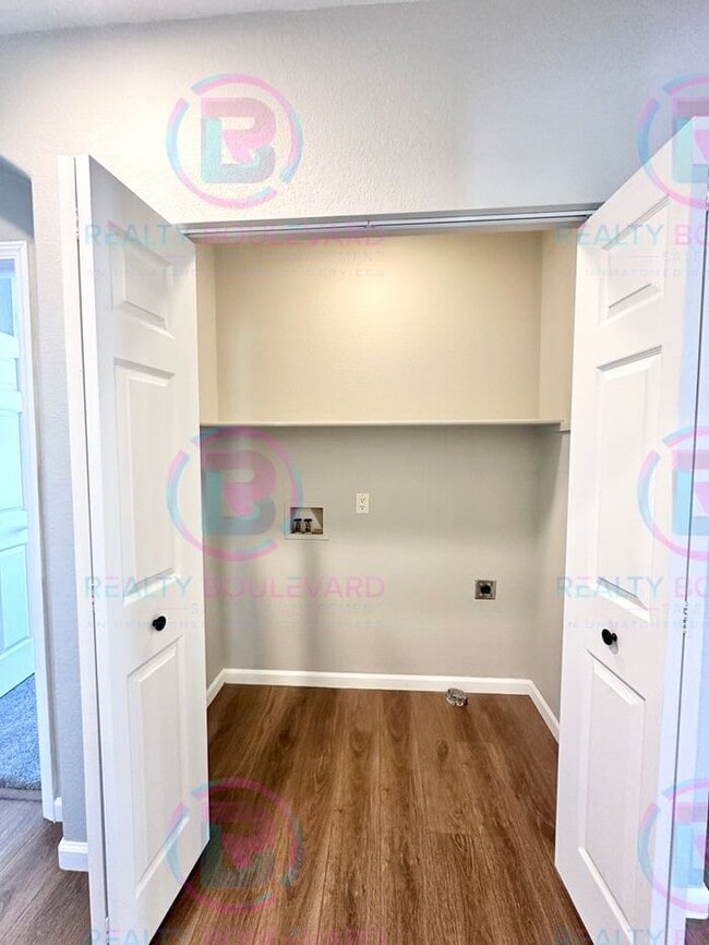 Building Photo - South Meadows 3-Bedroom 2 Bath Home New paint and Carpet Mt. Rose Views & Covered Patio