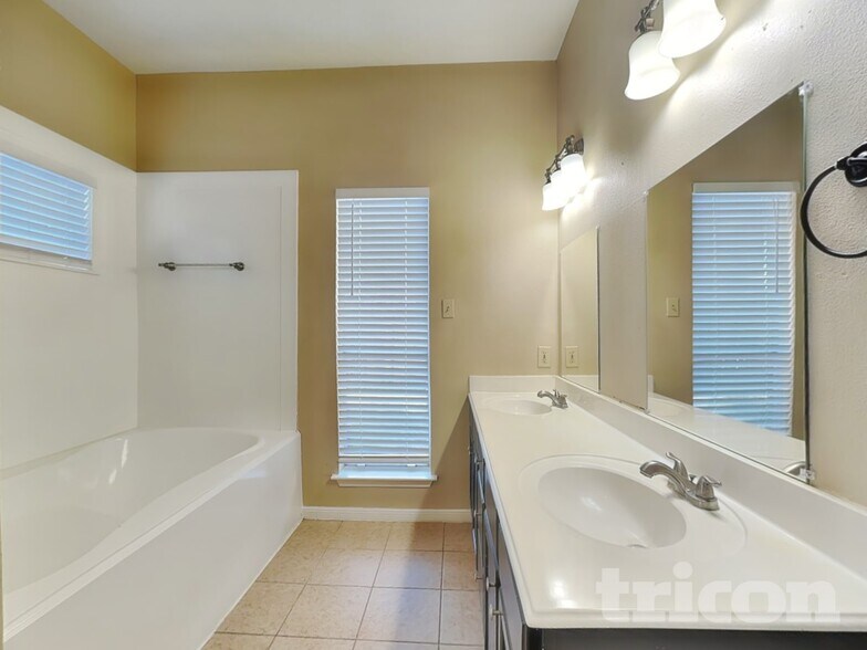 Building Photo - 6615 Laurel Glen Dr