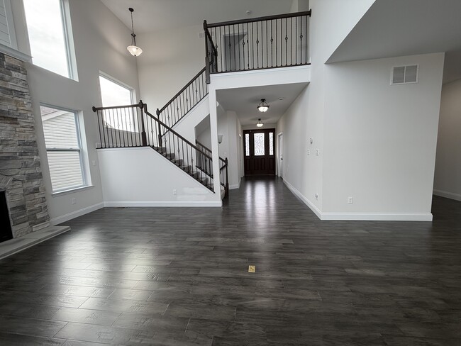 Building Photo - 156 Far Meadow Dr