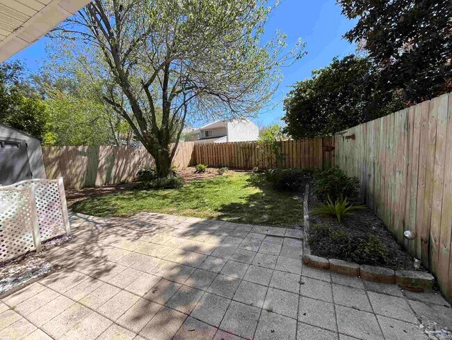 Building Photo - 1348 Redwood Ln